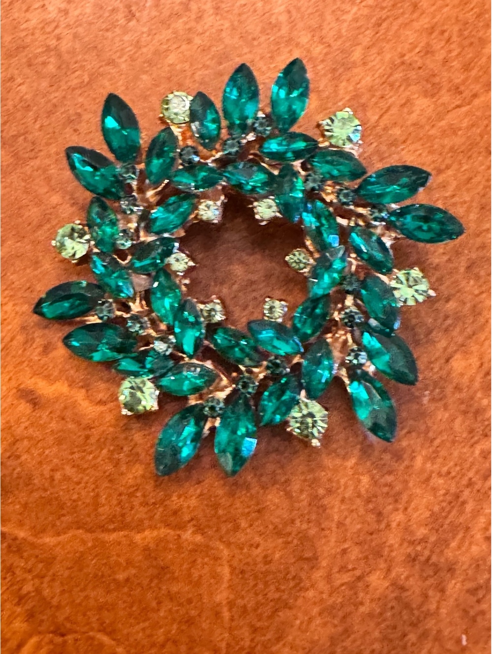 Vintage Style Green Leaf Wreath Brooch Pin 518